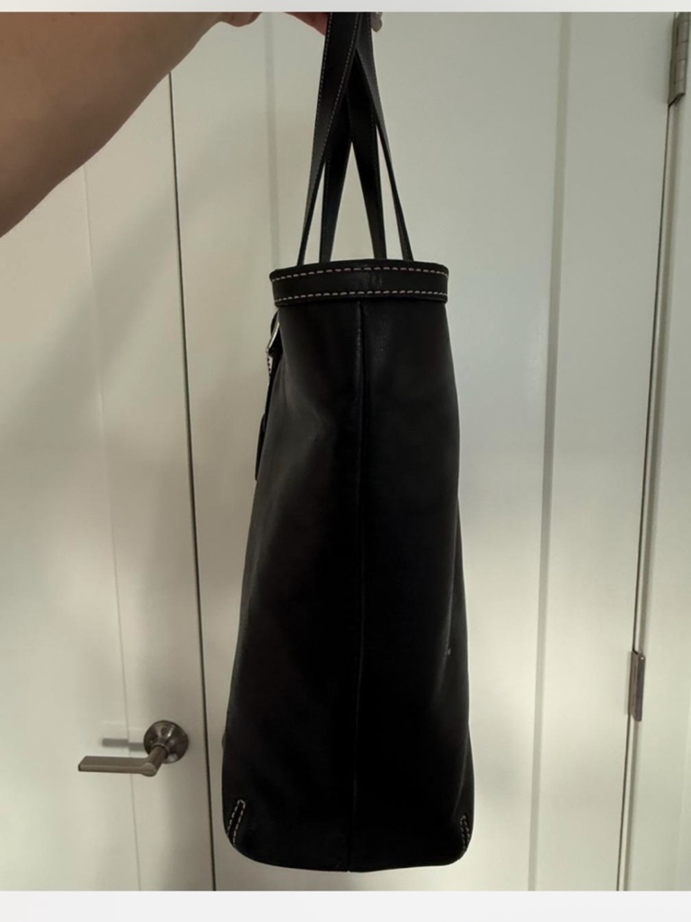 Vintage Coach Classic Black Leather Tote Bag with Contraste Stitching - Picture 2 of 7